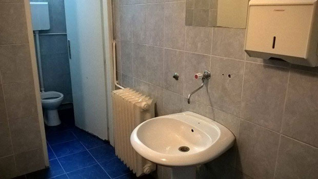 Крали и ломили чесме и водокотлиће у Дому здравља Звездара